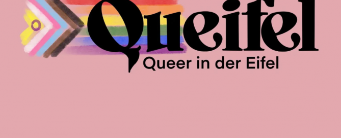 Logo von Queifel mit Regenbogenfarben und Schriftzug 'Queifel - Queer in der Eifel'.
